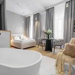Vip Bast 143 Location - Lux Z Wanna Lub Bez Wanny Do Wyboru Off Piotrkowska Stajnia Jednorozca Hopalupa Atlas Arena 3* Lodz