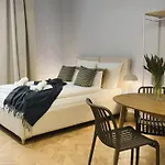 Aparthotel Vip Bast 143 Location - Lux Z Wanna Lub Bez Wanny Do Wyboru Off Piotrkowska Stajnia Jednorozca Hopalupa Atlas Arena