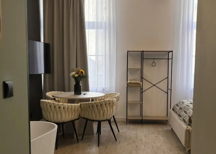 Vip Bast 143 Location - Lux Z Wanna Lub Bez Wanny Do Wyboru Off Piotrkowska Stajnia Jednorozca Hopalupa Atlas Arena 3* 罗兹